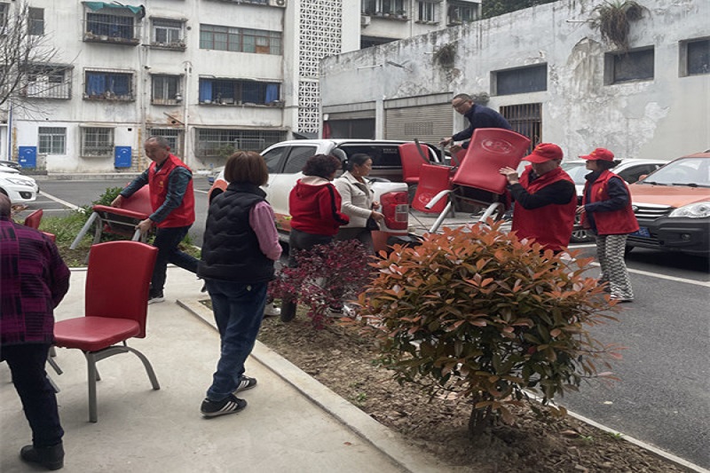 我為群眾辦實事||黨建引領送溫暖，愛心座椅進社區